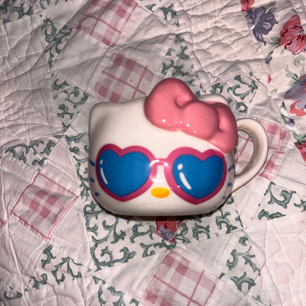 Adorable Hello Kitty cup